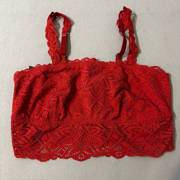 Hollister Red Lace Bralette Size Medium NWOT Everyday Essential | CozyChic - Picture 2 of 4